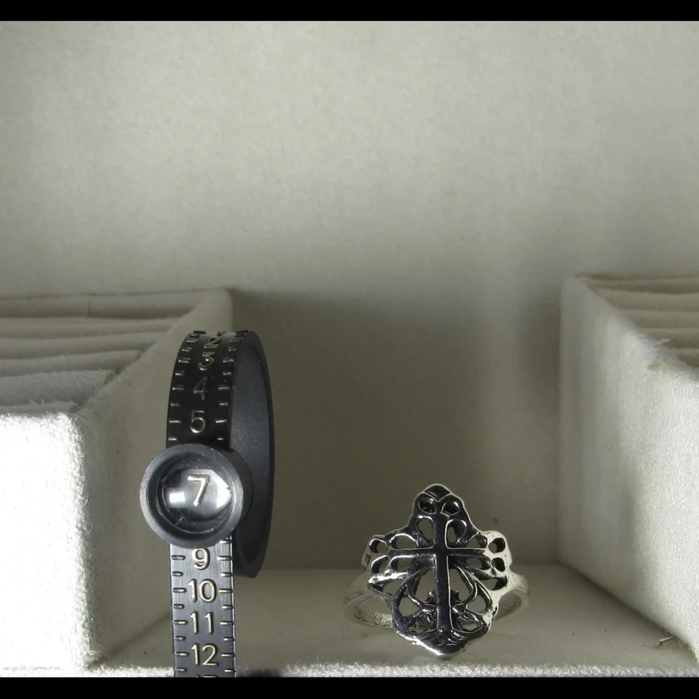 Elegant Silver Cross Ring - Picture 2 of 3